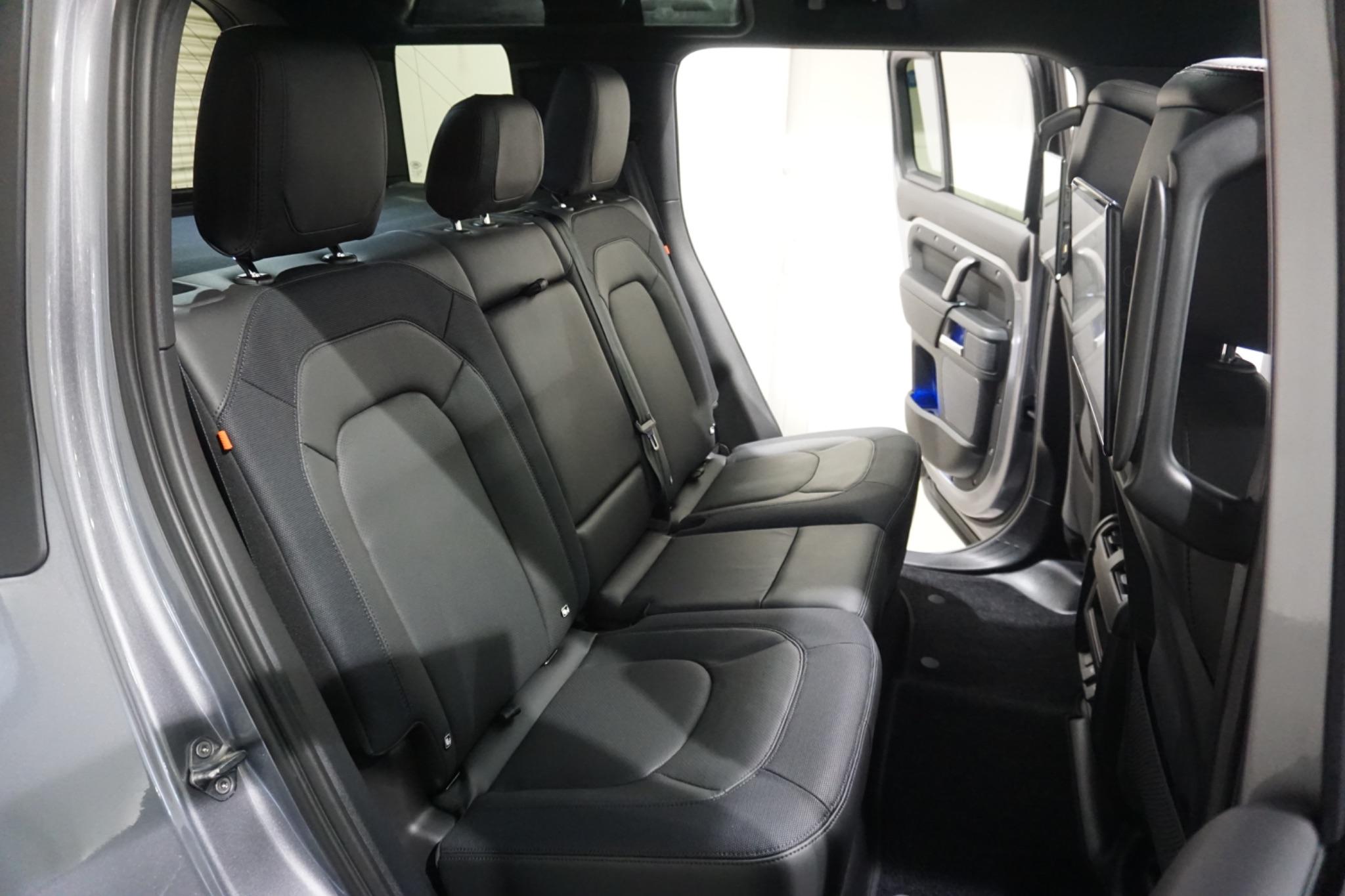Land Rover Defender 110 3.0 D250 MHEV X-Dynamic HSE Auto 4WD Euro 6 (s/s) 5dr